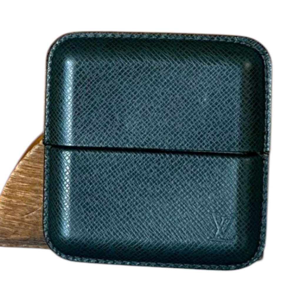 Louis Vuitton M30734 Taiga Cigar Cigarette Case Like New